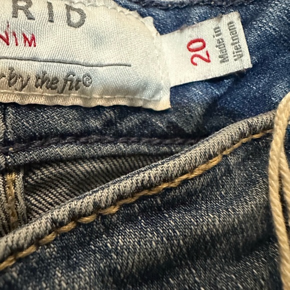 Torrid high rise Aline shortie denim shorts embroidered size 20 - Picture 4 of 11